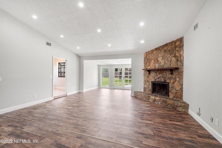 Photo 6 of 27 - 852 Maplewood Ln, Orange Park, FL 32065