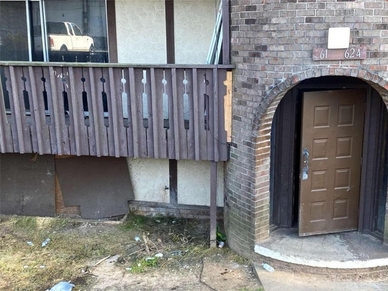 Photo 16 of 16 - 613 Camelot Dr, Atlanta, GA 30349