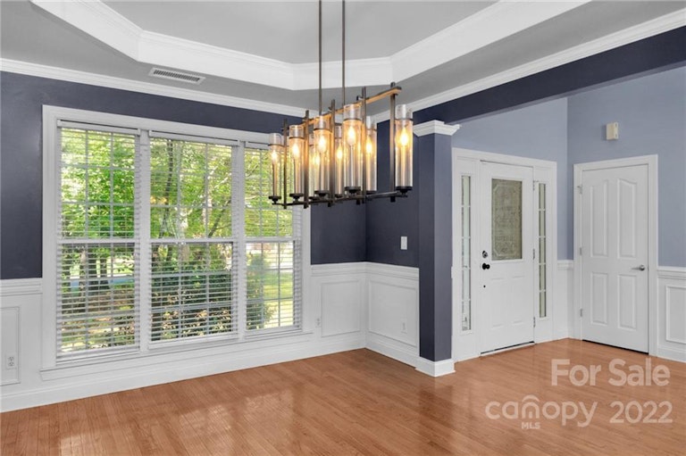 Photo 9 of 48 - 5418 Shoal Brook Ct, Charlotte, NC 28277
