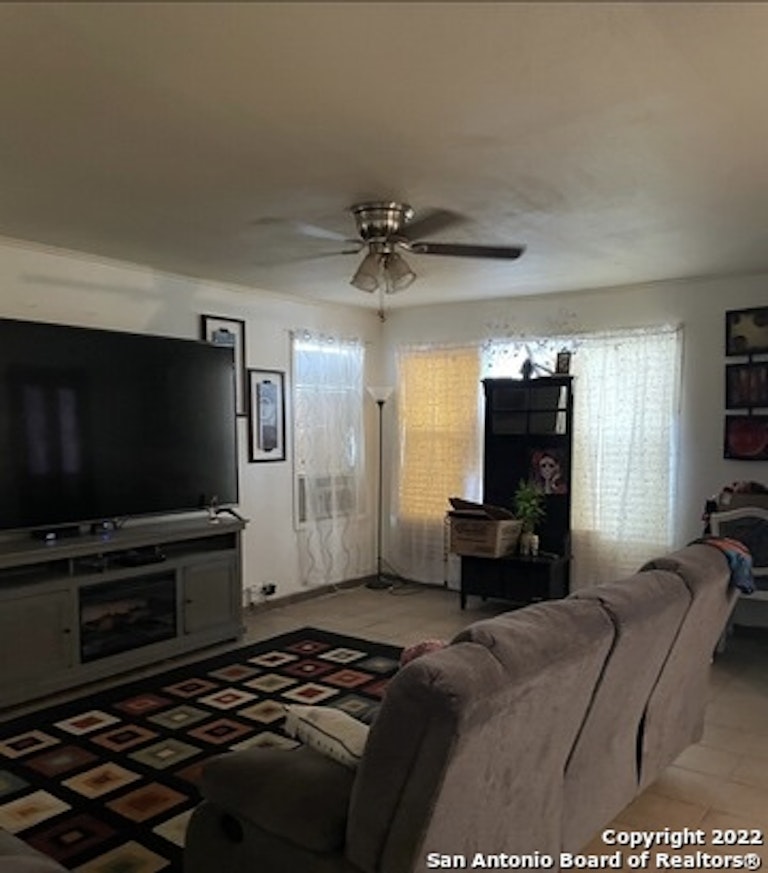 Photo 11 of 17 - 127 Benita St, San Antonio, TX 78210