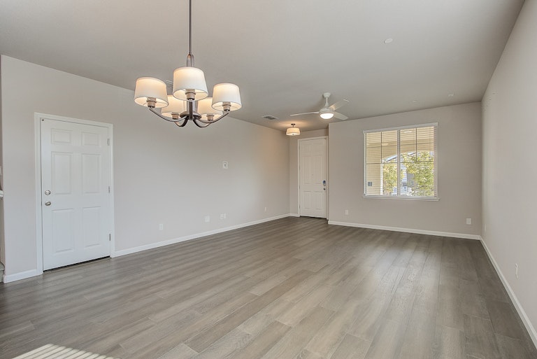 Photo 6 of 34 - 6025 Belfast Way, Roseville, CA 95747