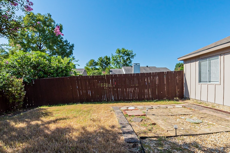 Photo 14 of 22 - 2506 High Hollow Dr, Garland, TX 75041