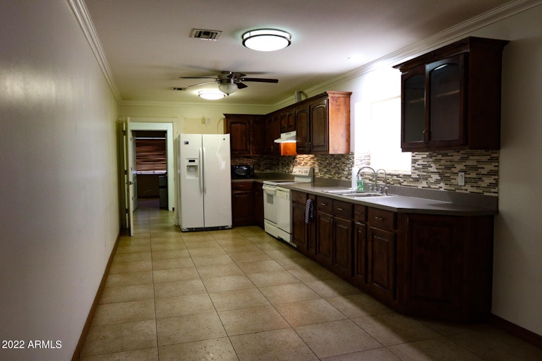 Photo 2 of 12 - 6841 N 11th St, Phoenix, AZ 85014
