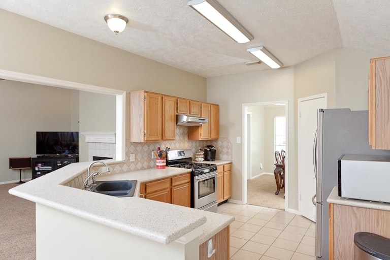 Photo 8 of 17 - 2916 Cambridge Circus, Pearland, TX 77581