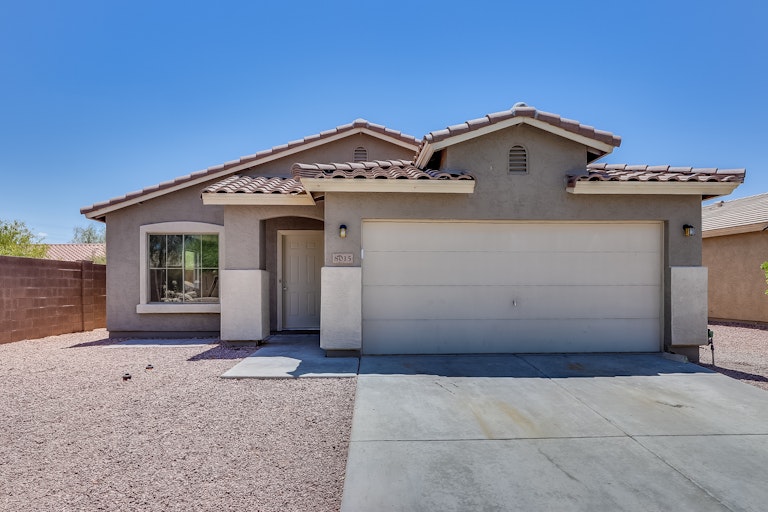 Photo 1 of 18 - 8015 W Pioneer St, Phoenix, AZ 85043
