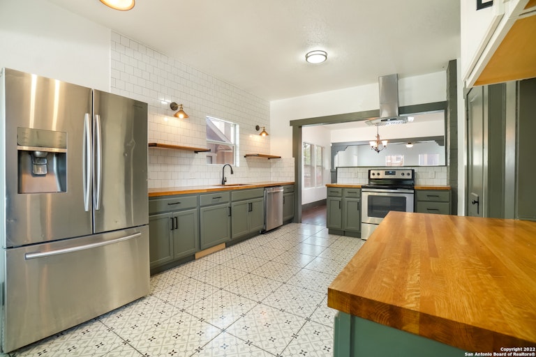 Photo 17 of 21 - 850 Hammond Ave, San Antonio, TX 78210