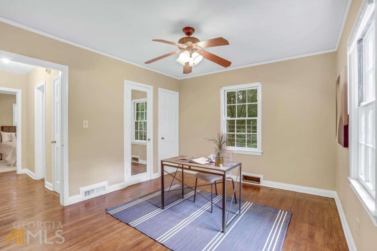 Photo 12 of 27 - 1461 Boulevard Lorraine SW, Atlanta, GA 30311