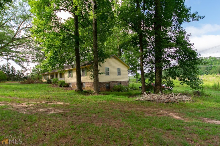 Photo 25 of 37 - 173 Kite Lake Rd, Fayetteville, GA 30214