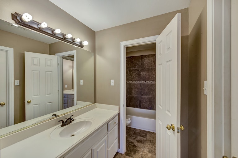 Photo 23 of 24 - 2809 Kingswood Dr, Grapevine, TX 76051