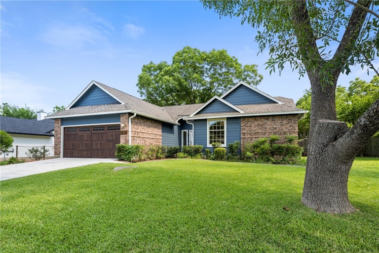 Photo 4 of 18 - 8907 Chester Forest St, Austin, TX 78729