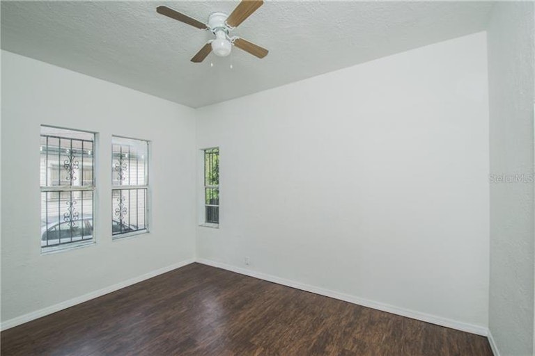 Photo 7 of 12 - 2721 W Chestnut St, Tampa, FL 33607