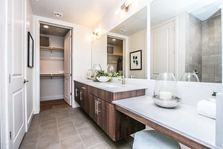Photo 15 of 48 - 3131 N Central Ave #5012, Phoenix, AZ 85012