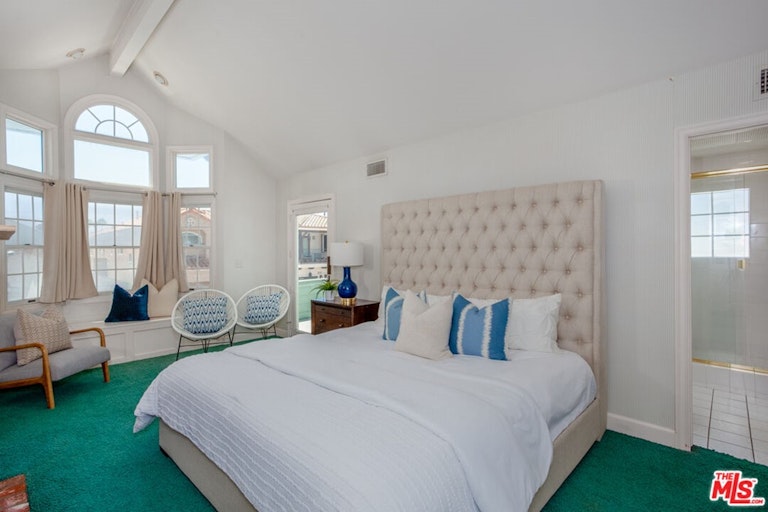 Photo 14 of 32 - 123 N Loreta Walk, Long Beach, CA 90803