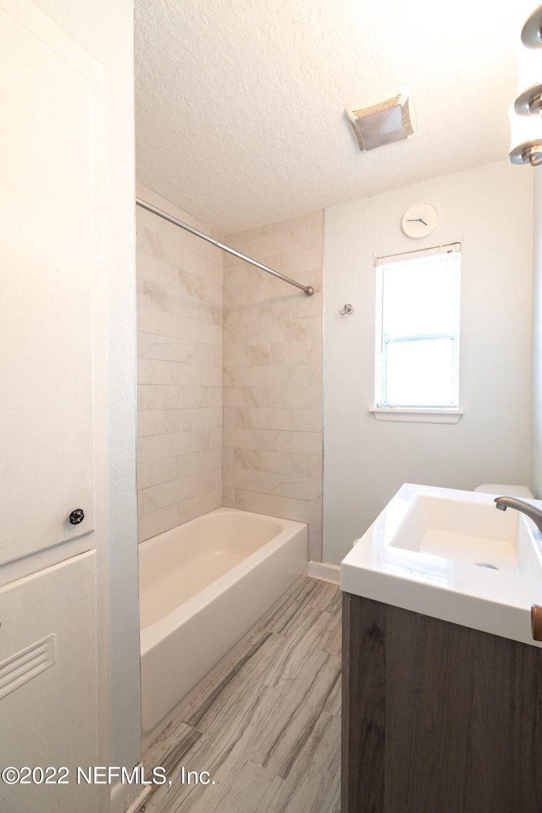 Photo 18 of 20 - 1225 15th Ave N, Jacksonville Beach, FL 32250