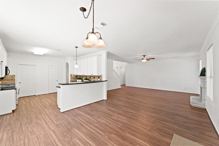 Photo 8 of 26 - 18115 Polo Meadow Dr, Humble, TX 77346