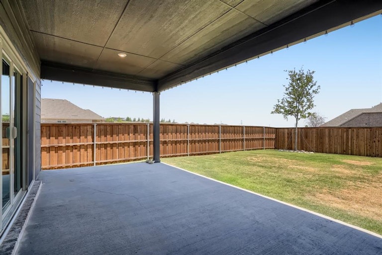 Photo 34 of 40 - 10417 Trail Ridge Dr, Benbrook, TX 76126