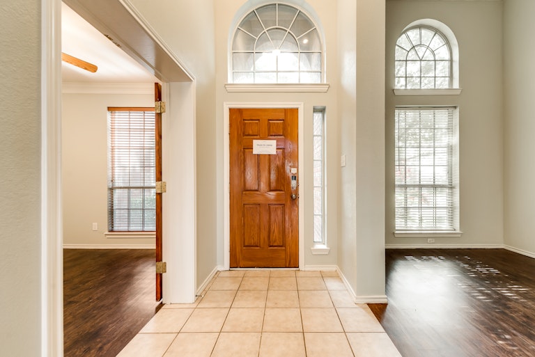 Photo 13 of 37 - 1610 Warrington Way, Forney, TX 75126