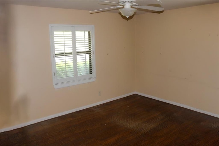 Photo 10 of 15 - 3216 Damascus Way, Dallas, TX 75234