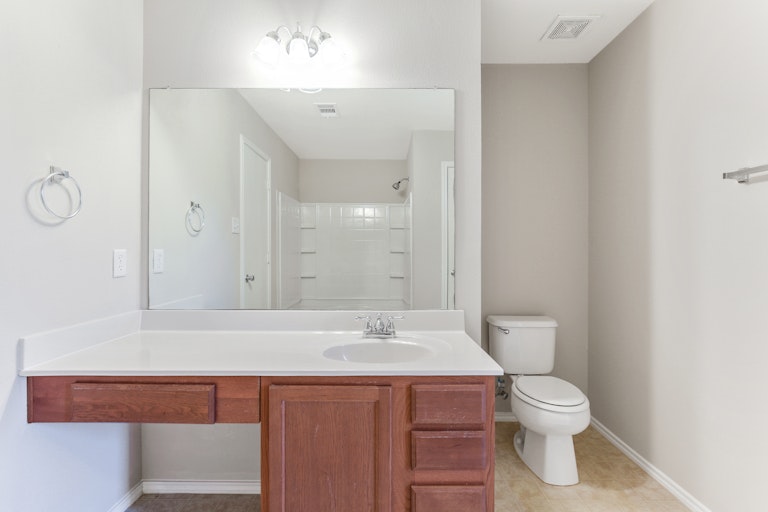 Photo 16 of 25 - 112 Matamoros St, Grand Prairie, TX 75051
