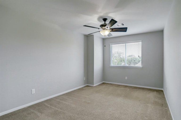 Photo 13 of 32 - 1910 Grandoak Dr, Pearland, TX 77581