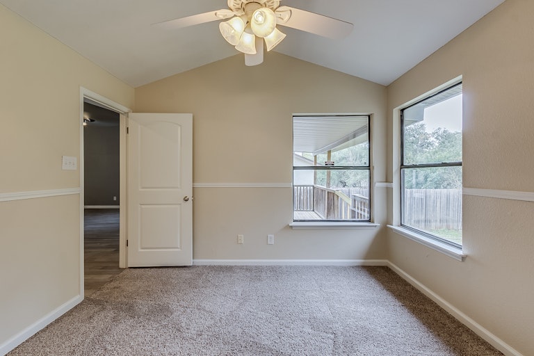 Photo 10 of 13 - 9562 Cloverdale, San Antonio, TX 78250