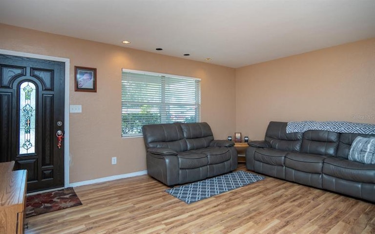 Photo 15 of 23 - 6440 27th Ave N, Saint Petersburg, FL 33710