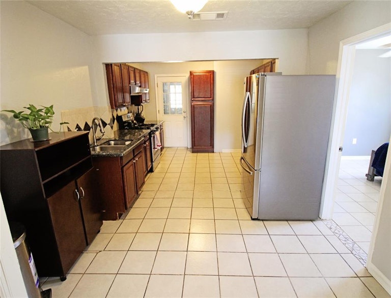 Photo 14 of 39 - 6539 Greenspan Ave, Dallas, TX 75232