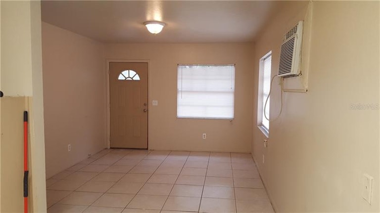 Photo 2 of 7 - 10106 N 10th St, Tampa, FL 33612