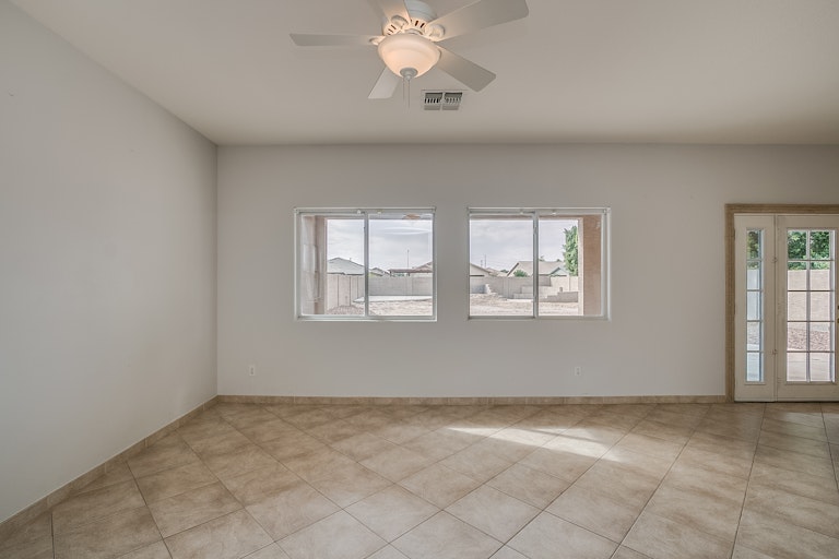 Photo 9 of 33 - 714 S 123rd Dr, Avondale, AZ 85323
