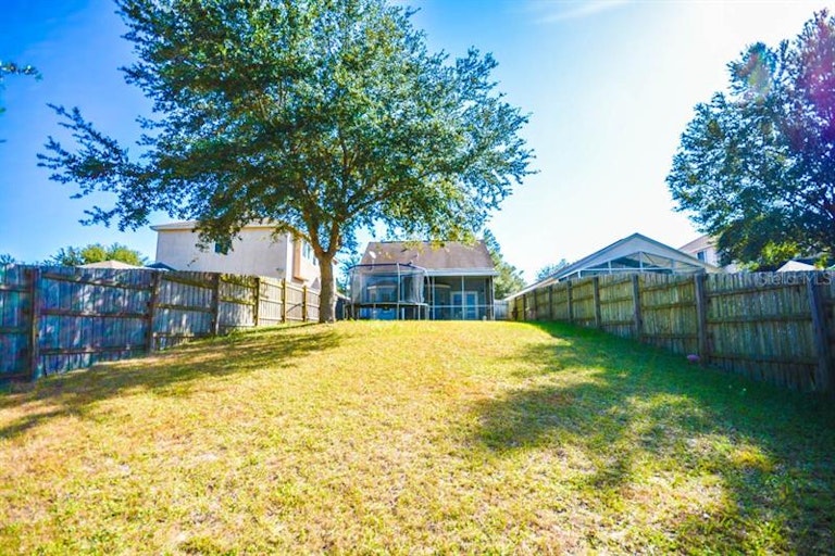Photo 2 of 25 - 453 Summer Sails Dr, Valrico, FL 33594