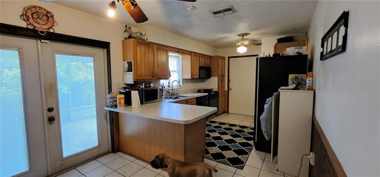 Photo 5 of 14 - 8225 Carey Rd, Lithia, FL 33547