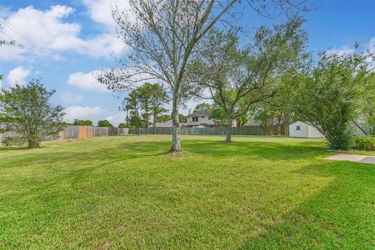 Photo 31 of 34 - 16026 Biscayne Shoals Dr, Friendswood, TX 77546