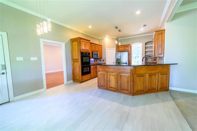 Photo 9 of 40 - 575 Chandler Dr, Aledo, TX 76008