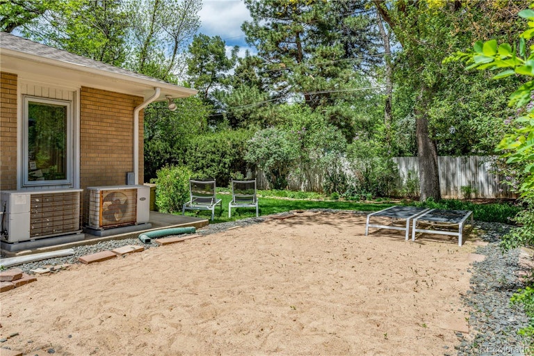 Photo 4 of 39 - 125 Southmoor Dr, Denver, CO 80220