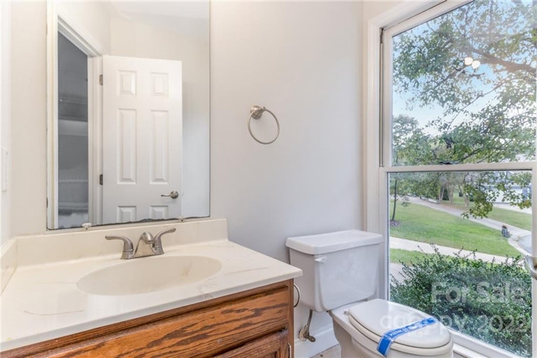Photo 14 of 32 - 11231 Shandon Way Ln, Charlotte, NC 28262