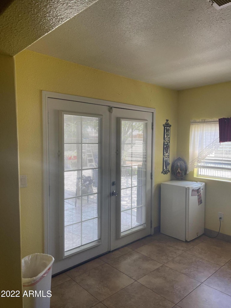 Photo 11 of 28 - 6414 W Avalon Dr, Phoenix, AZ 85033