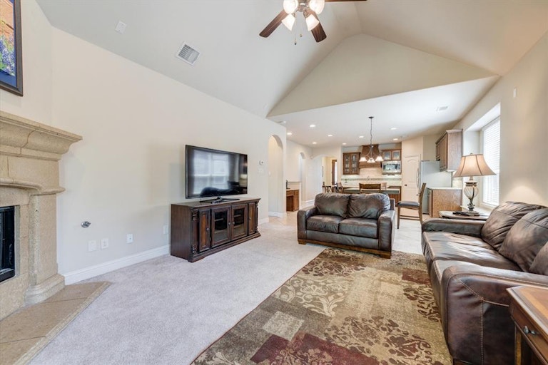 Photo 22 of 40 - 2701 Twinflower Dr, Fort Worth, TX 76244