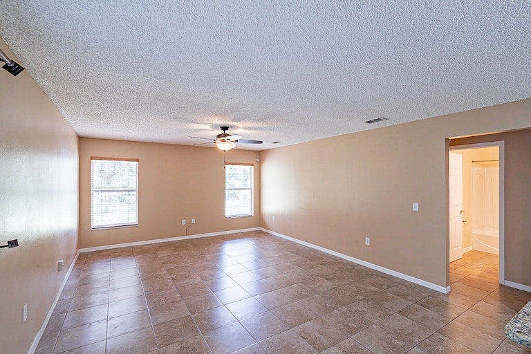 Photo 14 of 29 - 1170 Howland Blvd, Deltona, FL 32738