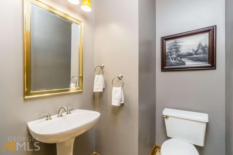 Photo 19 of 35 - 4502 Woodhall Way NE, Roswell, GA 30075