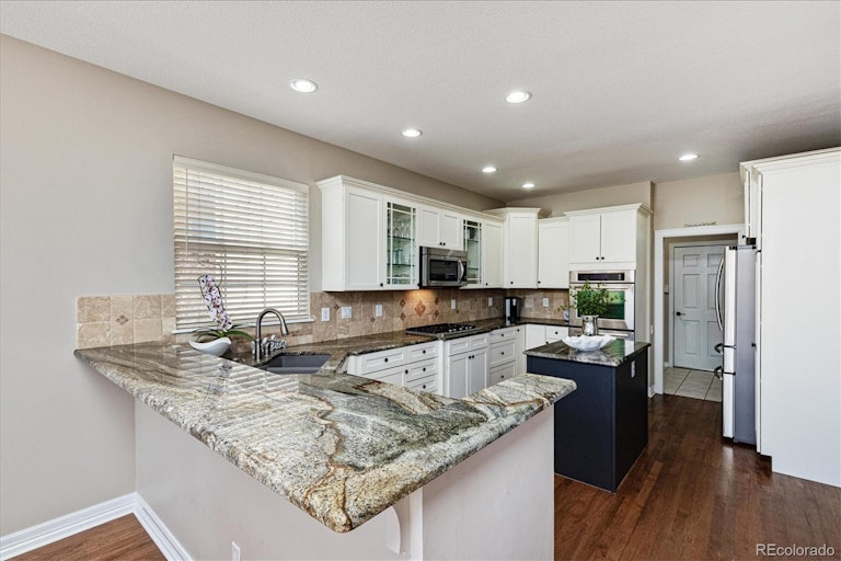 Photo 14 of 38 - 549 Shoreham Cir, Castle Pines, CO 80108