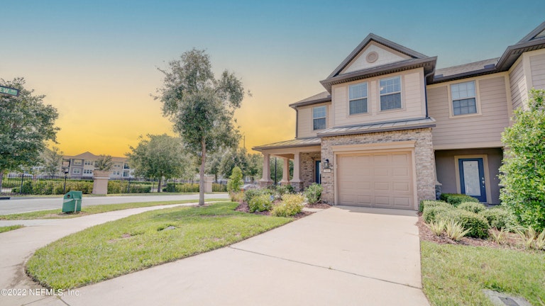Photo 2 of 20 - 7001 Butterfly Ct, Jacksonville, FL 32258