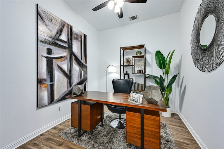 Photo 13 of 31 - 1008 Winding Way Dr, Georgetown, TX 78628