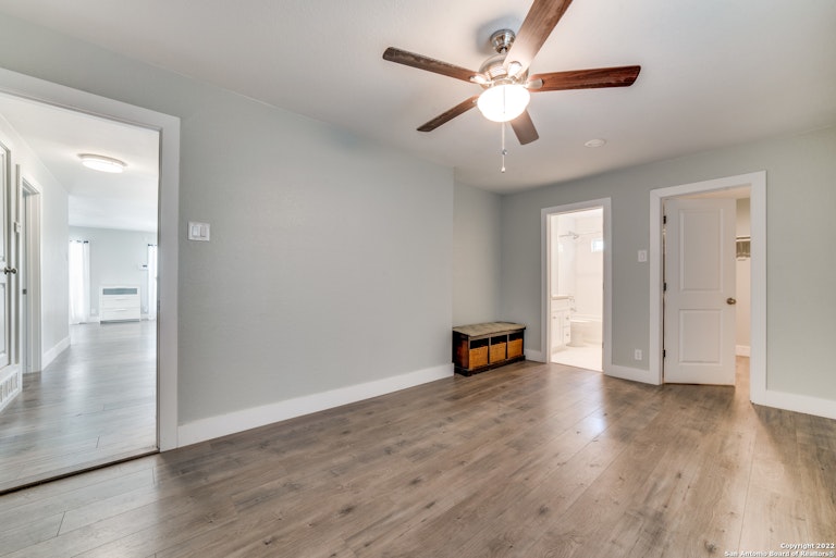 Photo 21 of 27 - 837 Canterbury Hill St, San Antonio, TX 78209