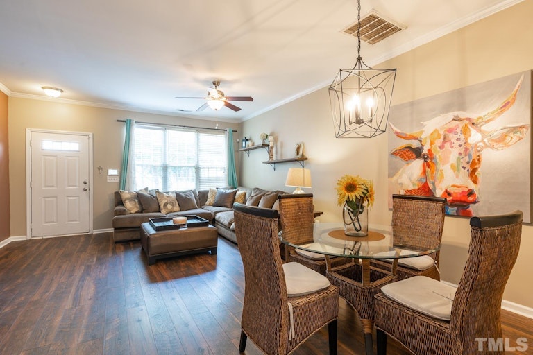 Photo 8 of 24 - 5702 Corbon Crest Ln, Raleigh, NC 27612