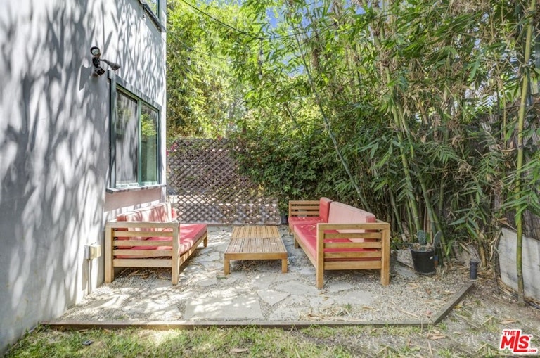 Photo 49 of 49 - 641 N Mariposa Ave, Los Angeles, CA 90004