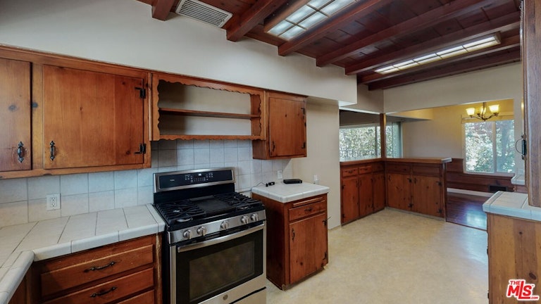 Photo 7 of 18 - 3434 Blair Dr, Los Angeles, CA 90068