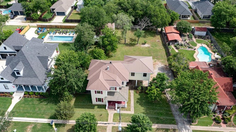 Photo 39 of 40 - 613 E Marvin Ave, Waxahachie, TX 75165