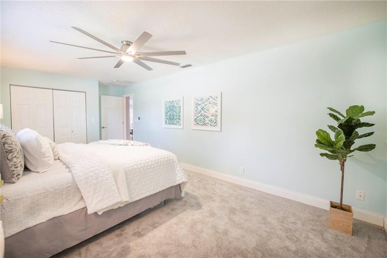 Photo 20 of 47 - 6041 16th Ln NE, Saint Petersburg, FL 33703
