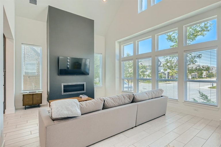 Photo 5 of 29 - 8112 Copper Way, Dallas, TX 75252