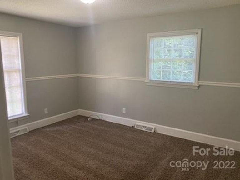 Photo 11 of 23 - 933 Clanton Rd, Charlotte, NC 28217